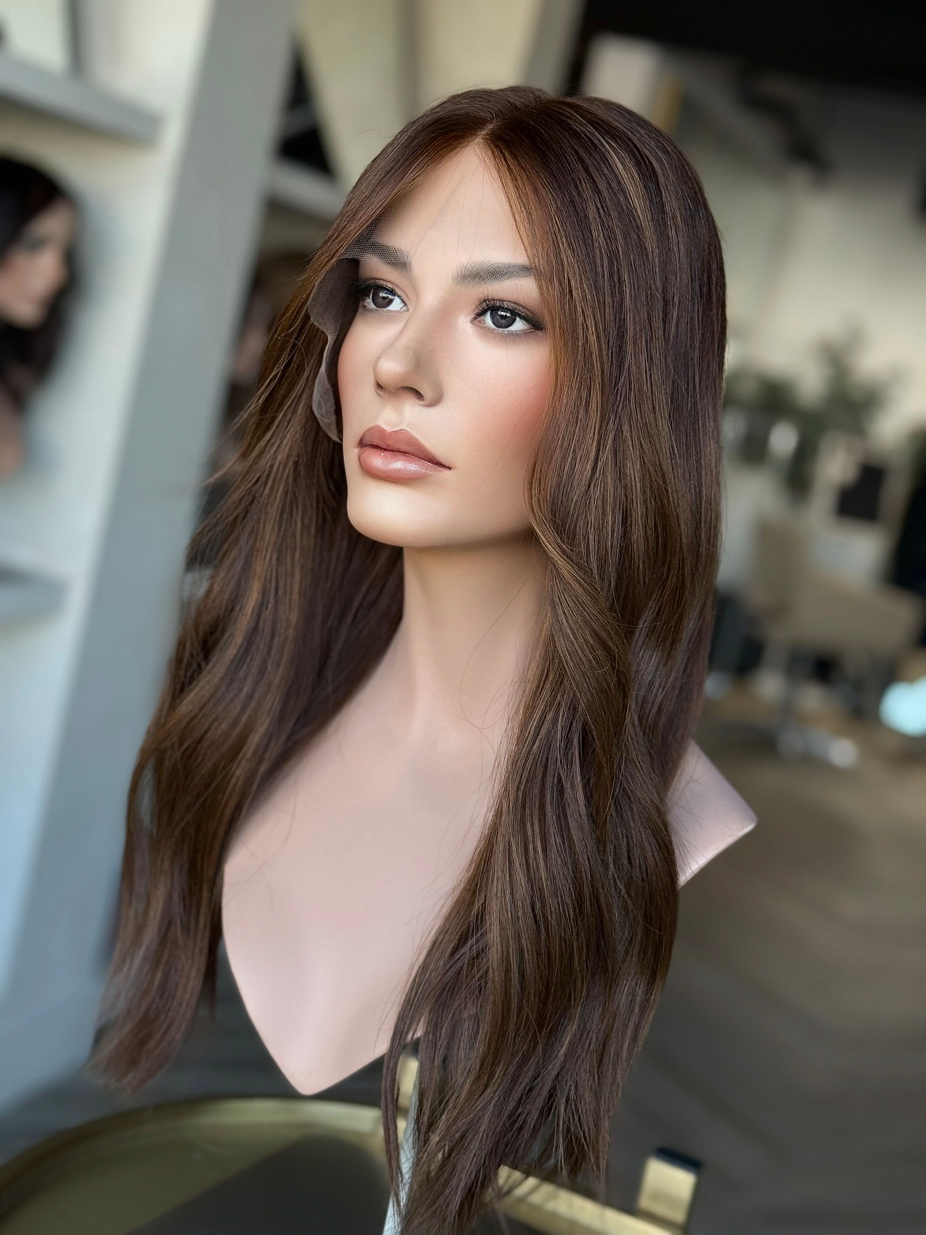 Lindy 23” Full Hand Tied Wig (M)