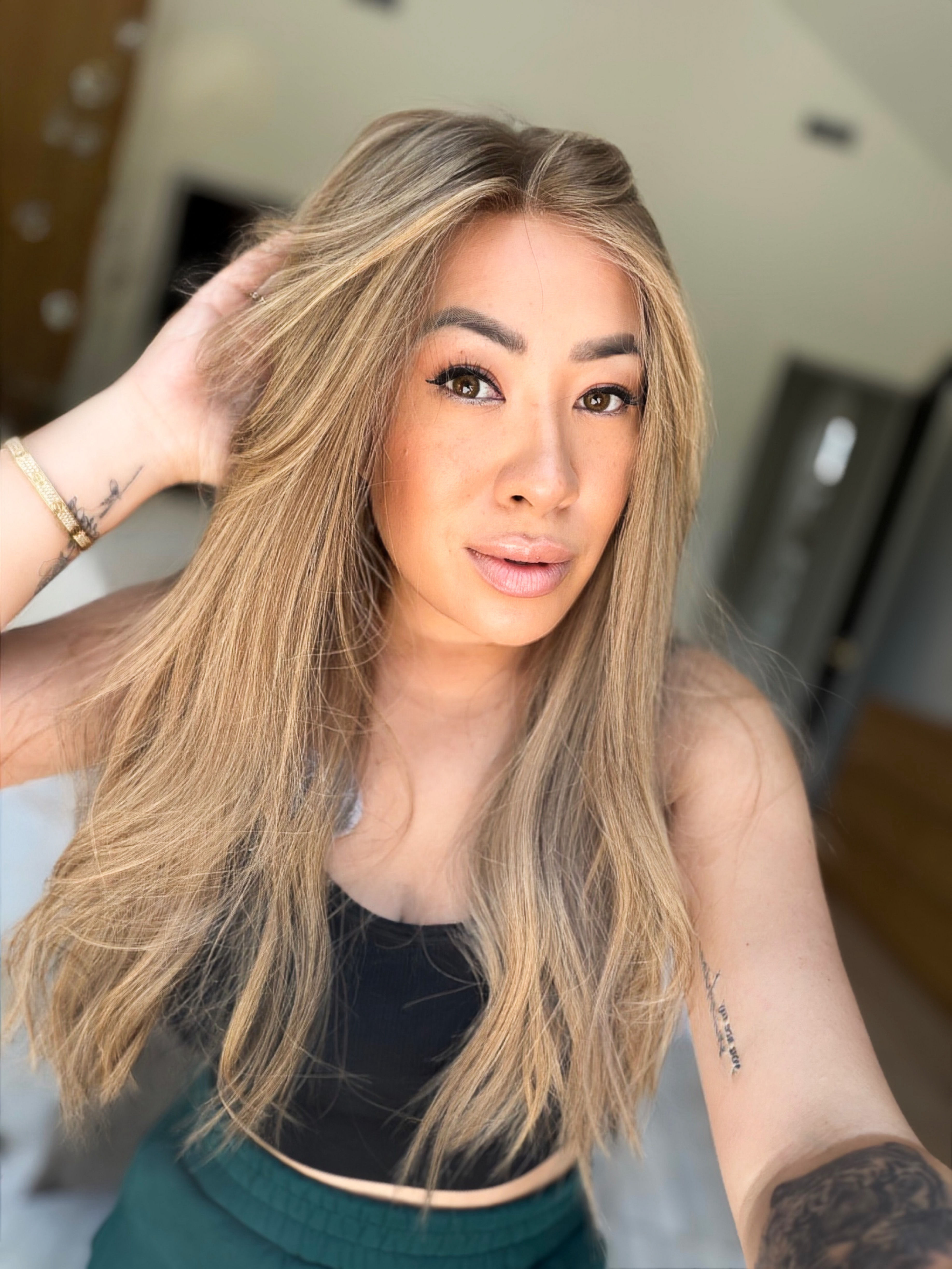 Loren 25” Full Hand Tied Wig (S)