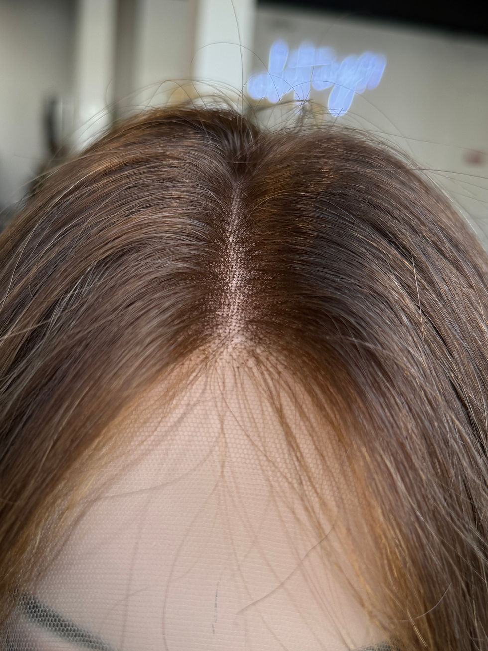 Thumbnail: Lindy W/ Face Framing Highlights 30” Wig (XS)