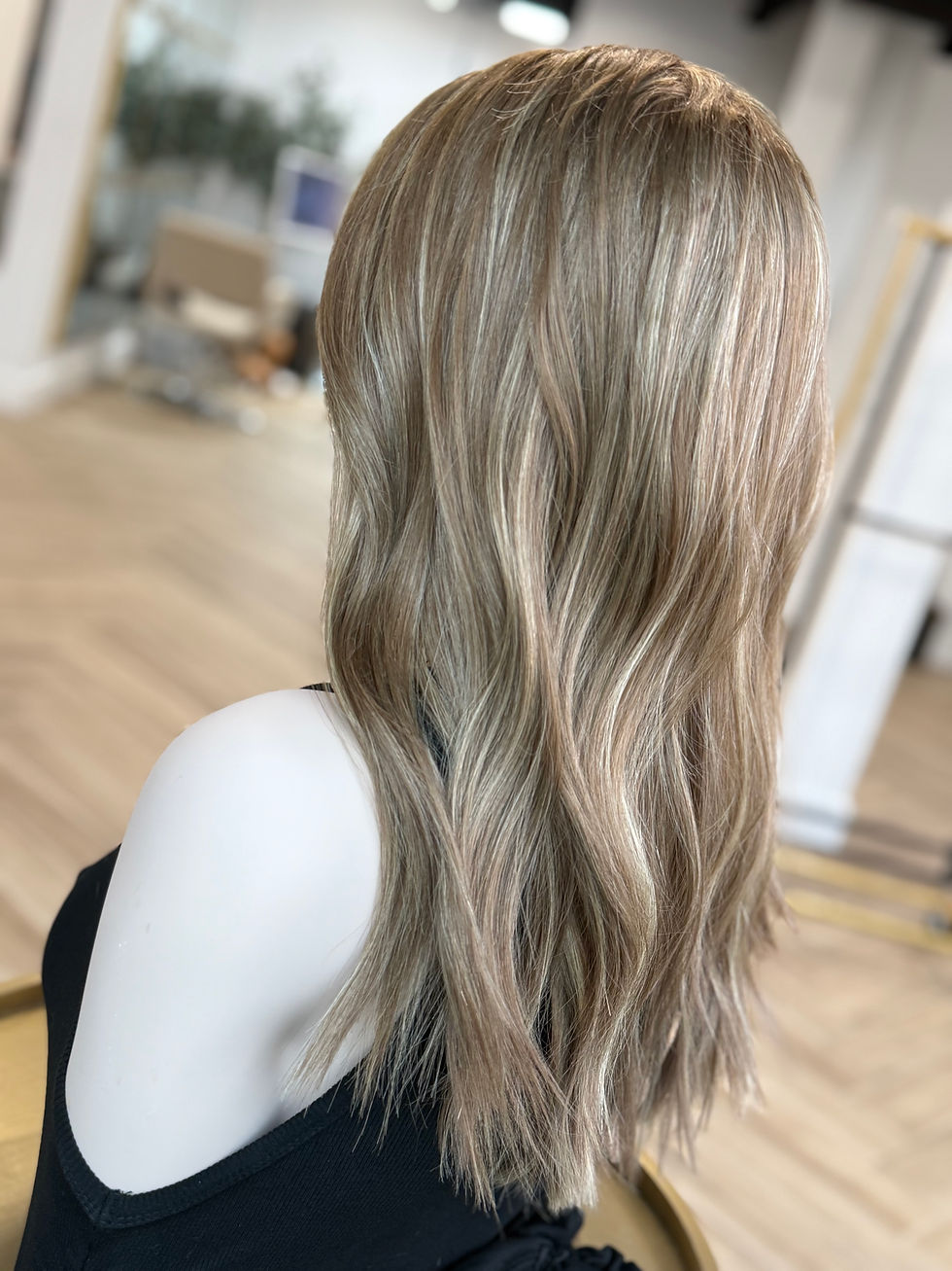 Thumbnail: Charlize 21” Wig (M)