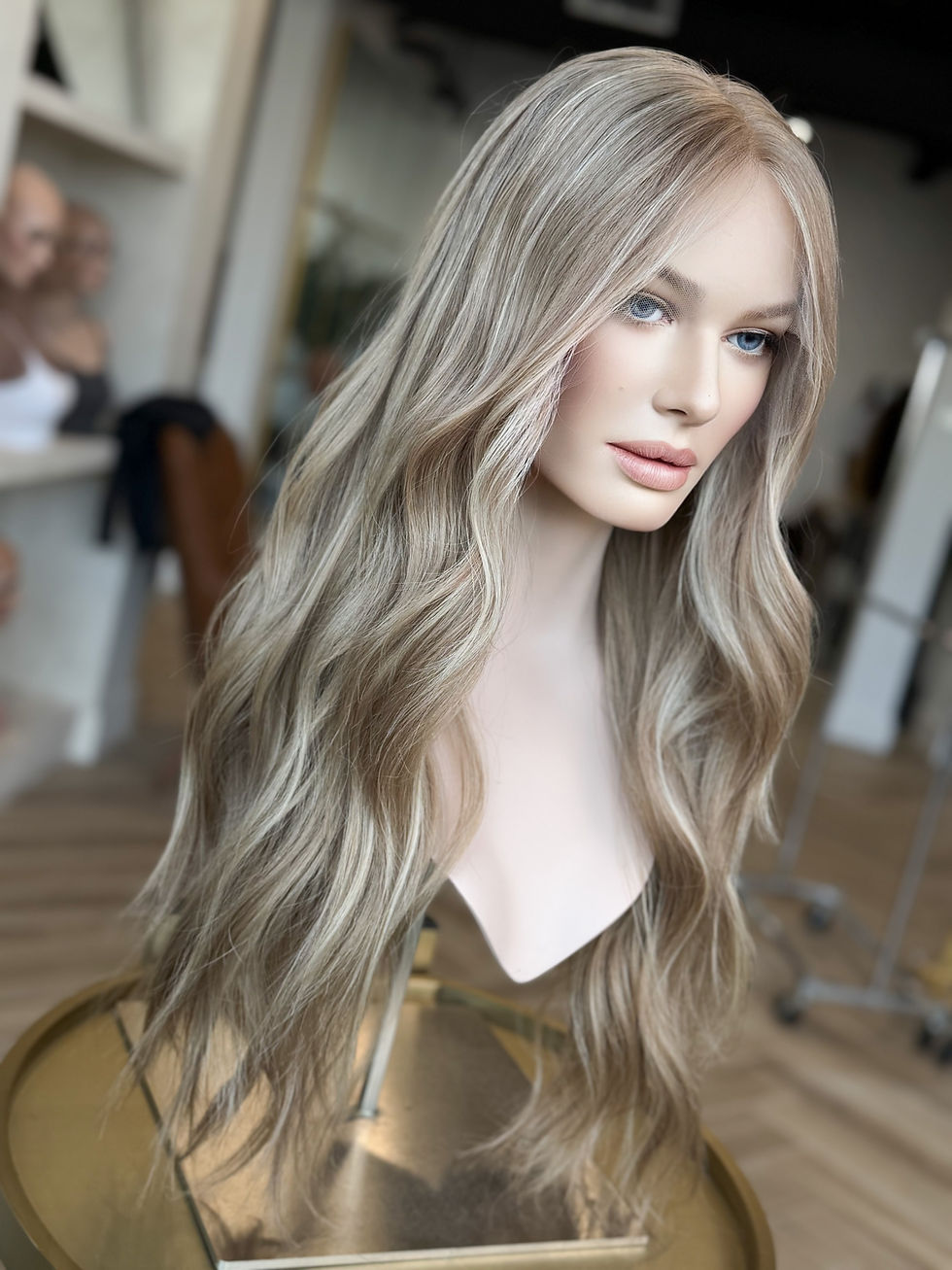 Thumbnail: Ashtyn 29” Wig (M)