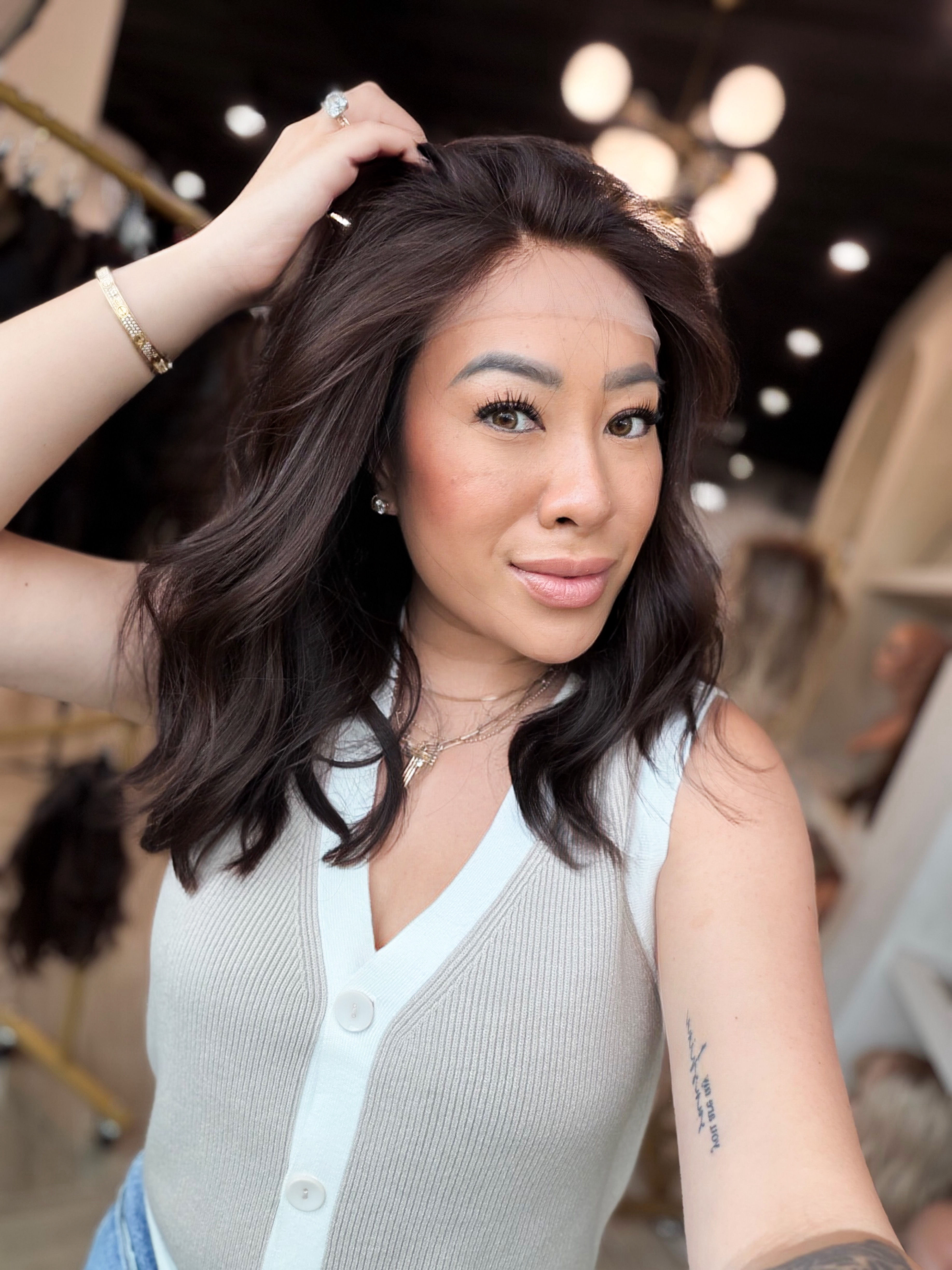 Dana 19” Wig (M) No Ear Tabs