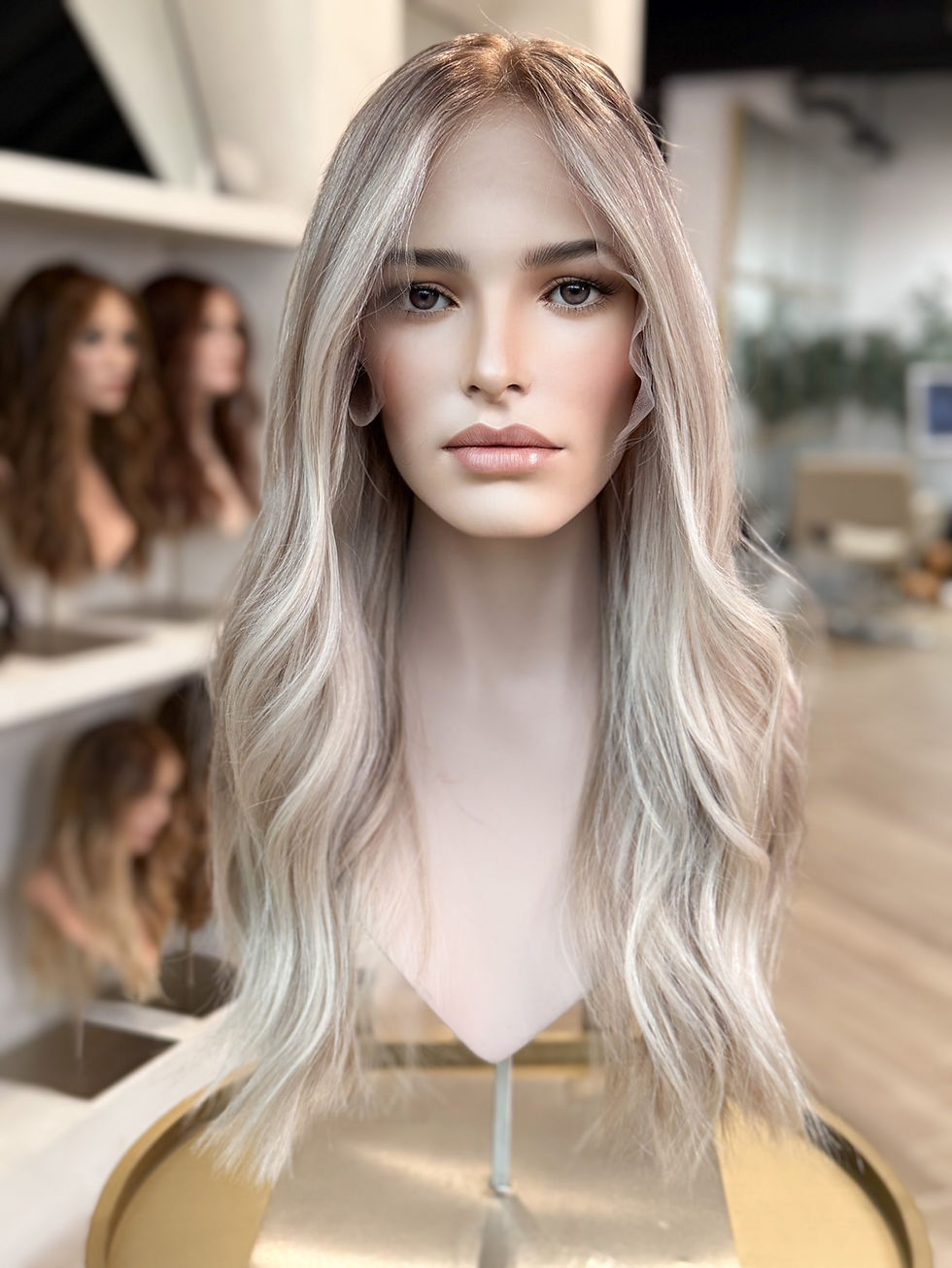 Thumbnail: Claudia 23” Wig (M)
