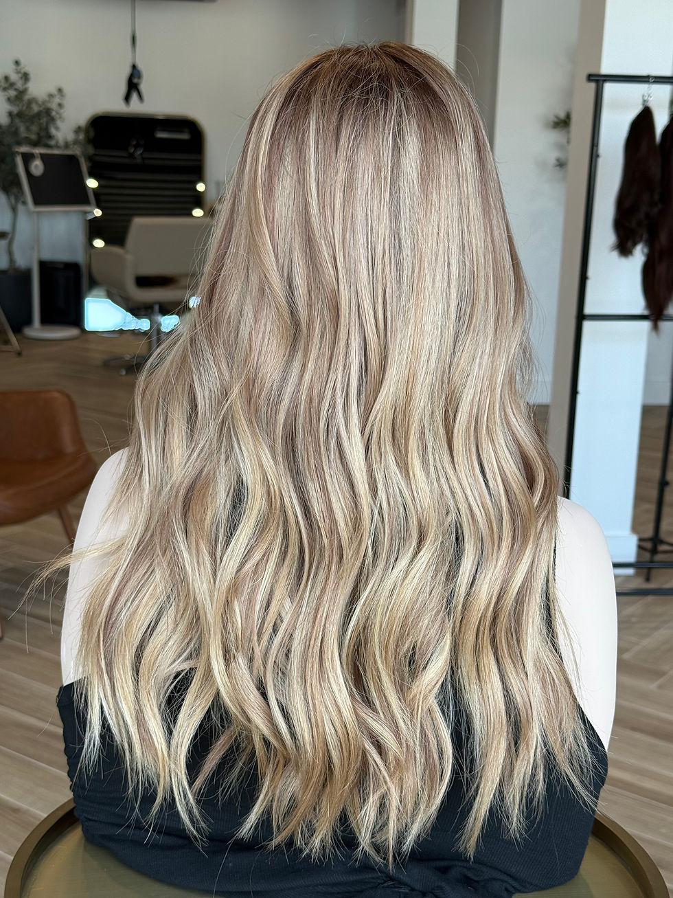 Thumbnail: Emrie 22” Wig (XS)