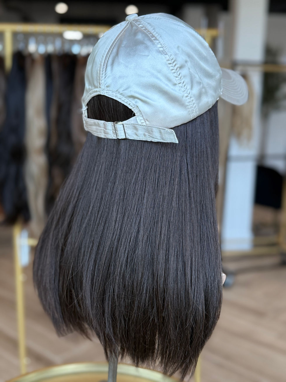 Thumbnail: Dana 19” Hat Wig (S)