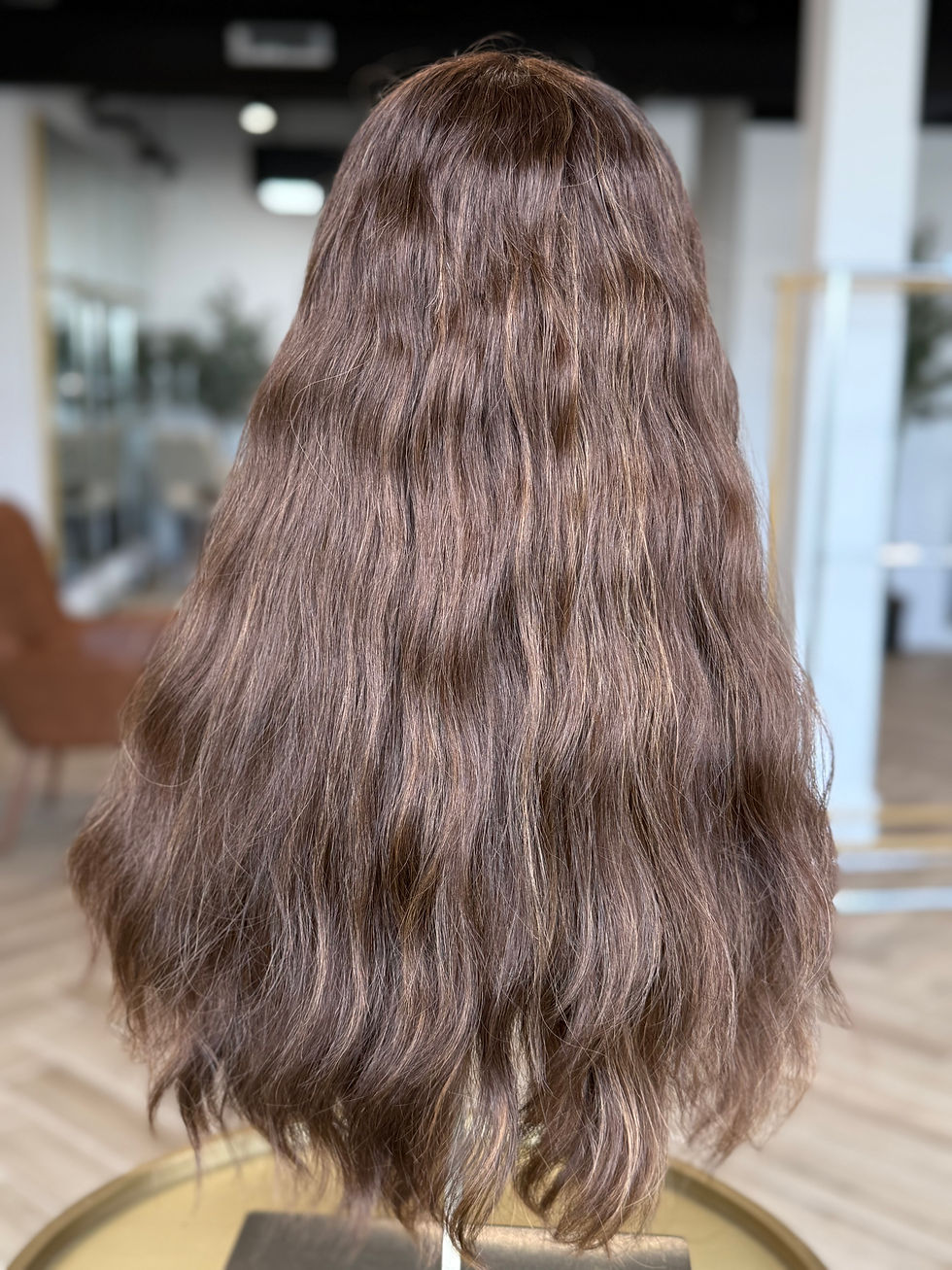 Thumbnail: Mindy 21” Slightly Wavy Wig (XS)