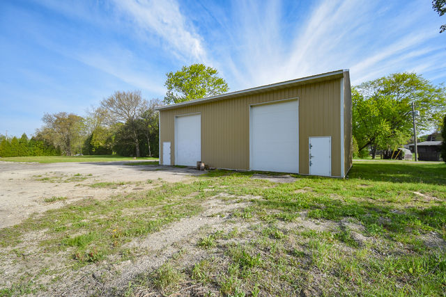 Pole Barn with two overhead doors at 36861 N Green Bay Rd in Beach Park, IL
