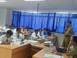 Kepala BPAD Memberikan Materi Pada Diklat Pengelolaan Barang Daerah