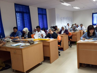 Diklat Bendahara Pengeluaran Angkatan 25 Tahun 2019 mengerjakan Post Test, Senin, 18 Maret 2019 di S