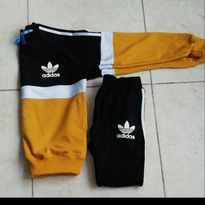 buzo adidas color mostaza