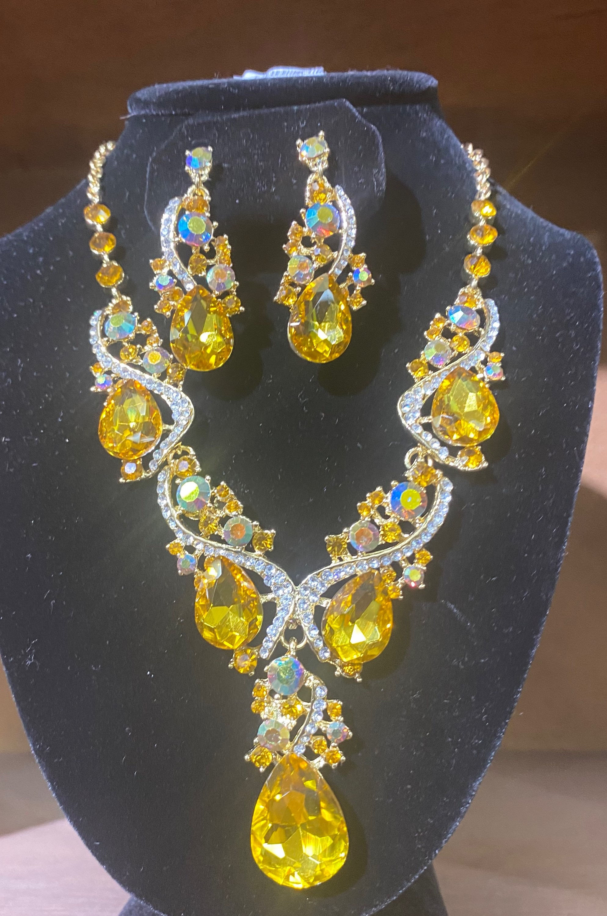 Canary yellow earring necklace set pierced 