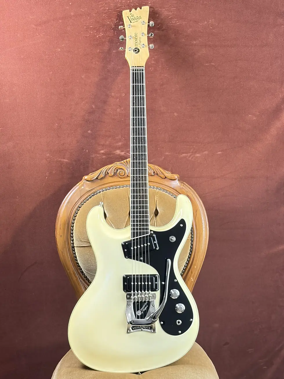 Mosrite “The Ventures Model” Super Custom ‘65 reissue, Vintage White finish, front view