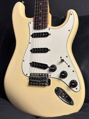 Fender Stratocaster ST72-70 A Serial - MIJ - 1986 - Olympic White