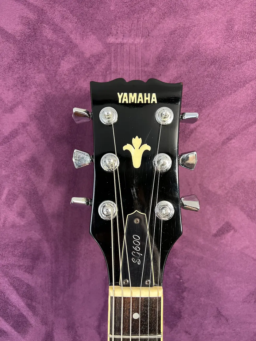 Thumbnail: Yamaha SG-600 headstock tulip tuners Yamaha logo