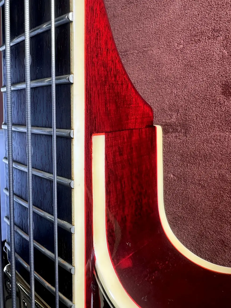 Thumbnail: Epiphone Rumblekat rosewood fingerboard dot inlays