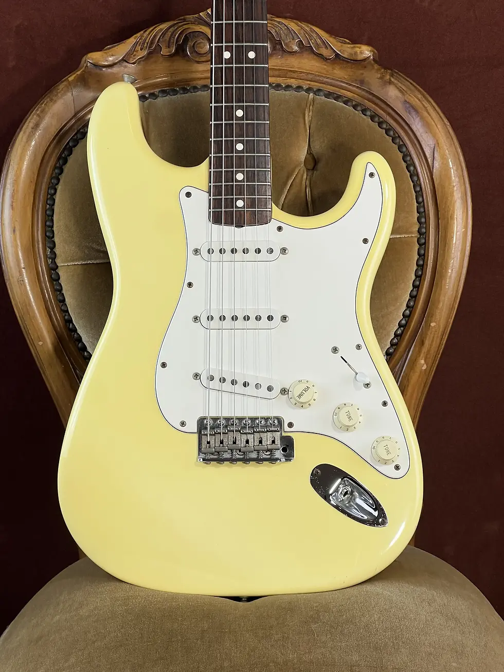 Fender AVRI 62 Strat alder body Vintage White nitro finish