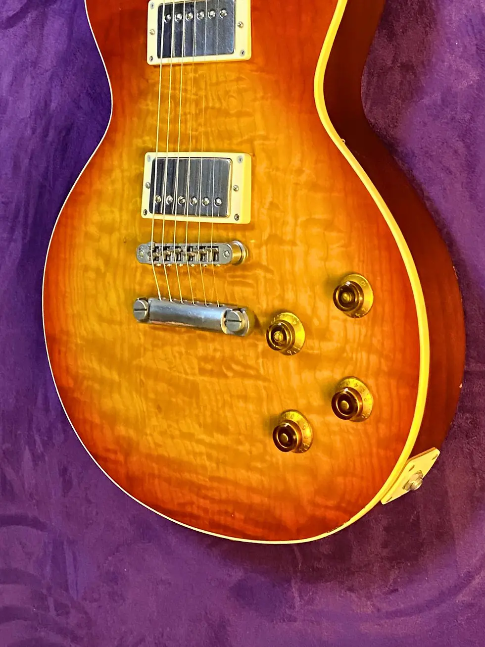 Thumbnail: Orville by Gibson Les Paul Standard quilted maple top figuring close-up