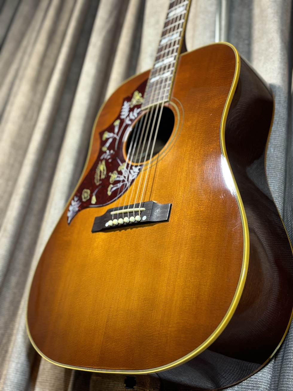 Thumbnail: Gibson Hummingbird Lefty Custom Shop 2013