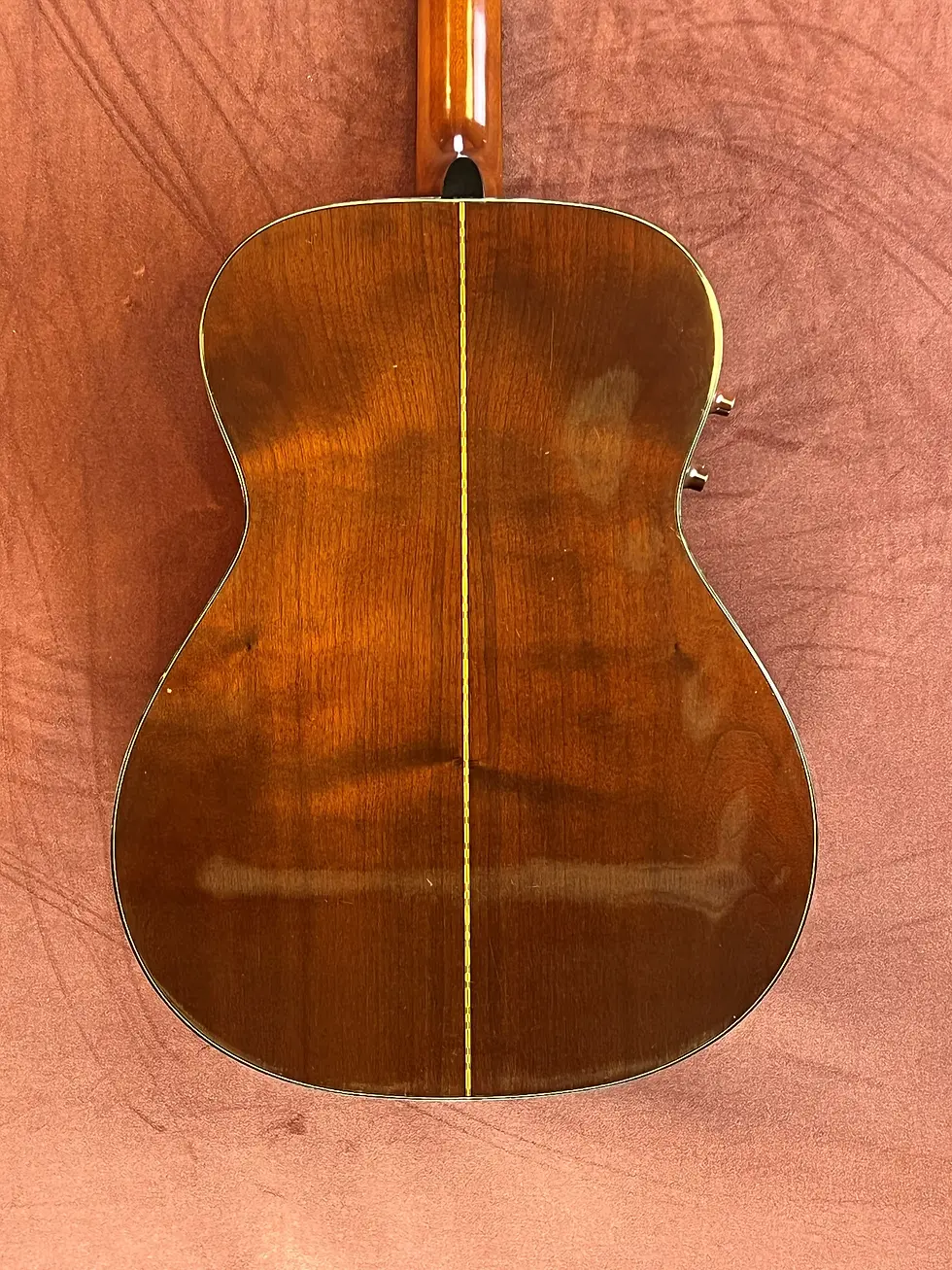 Thumbnail: Yamaha FG303-E American walnut back and side grain