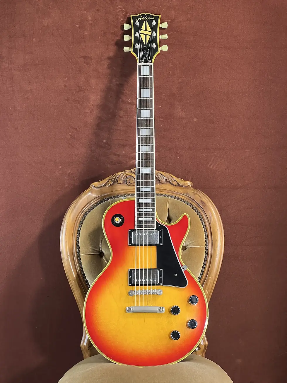 Aria Pro II LC-750 carved maple top Cherry Sunburst