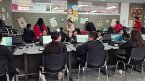Entregan computadores para aulas de nueve colegios de Engativá
