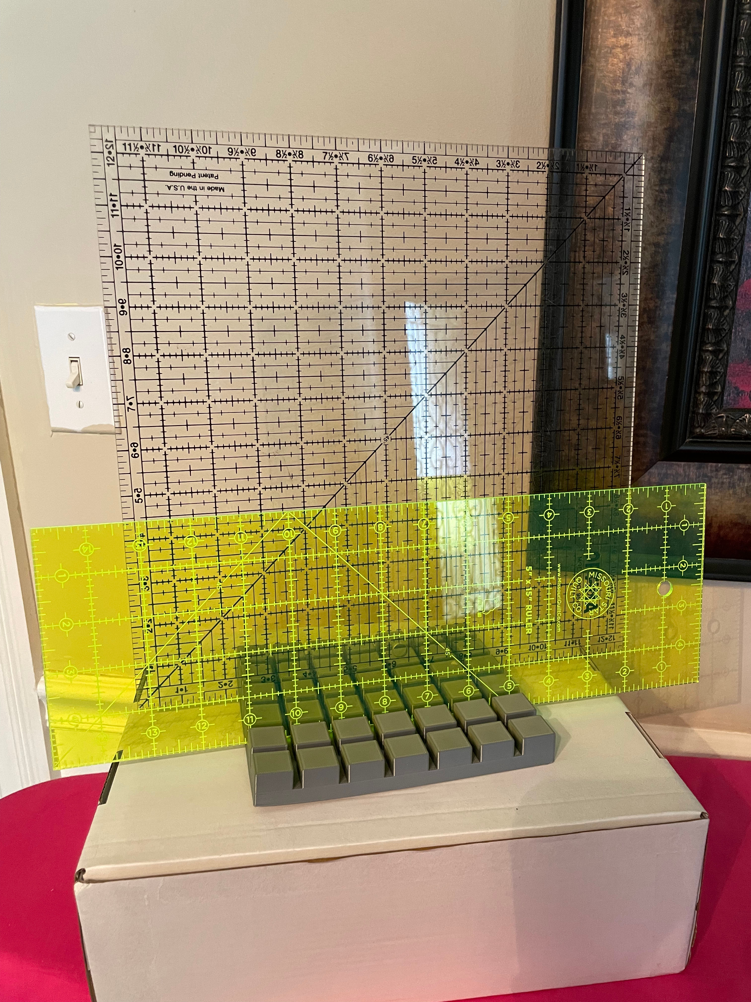 Flat ruler holder