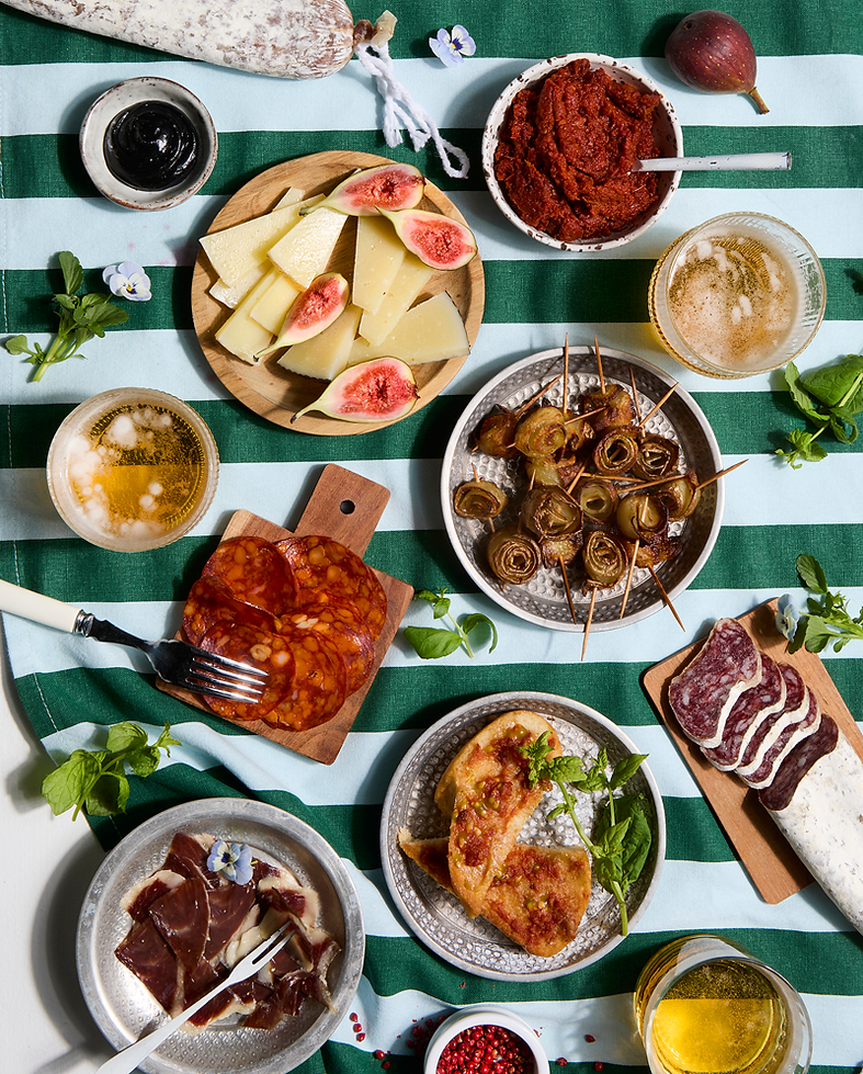 patatas-bravas,brod-med-tomat,-chiliaioli,-bakt-hvitlok.png