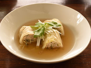 鶏つくねのキャベツ包み(生姜出汁餡掛け)