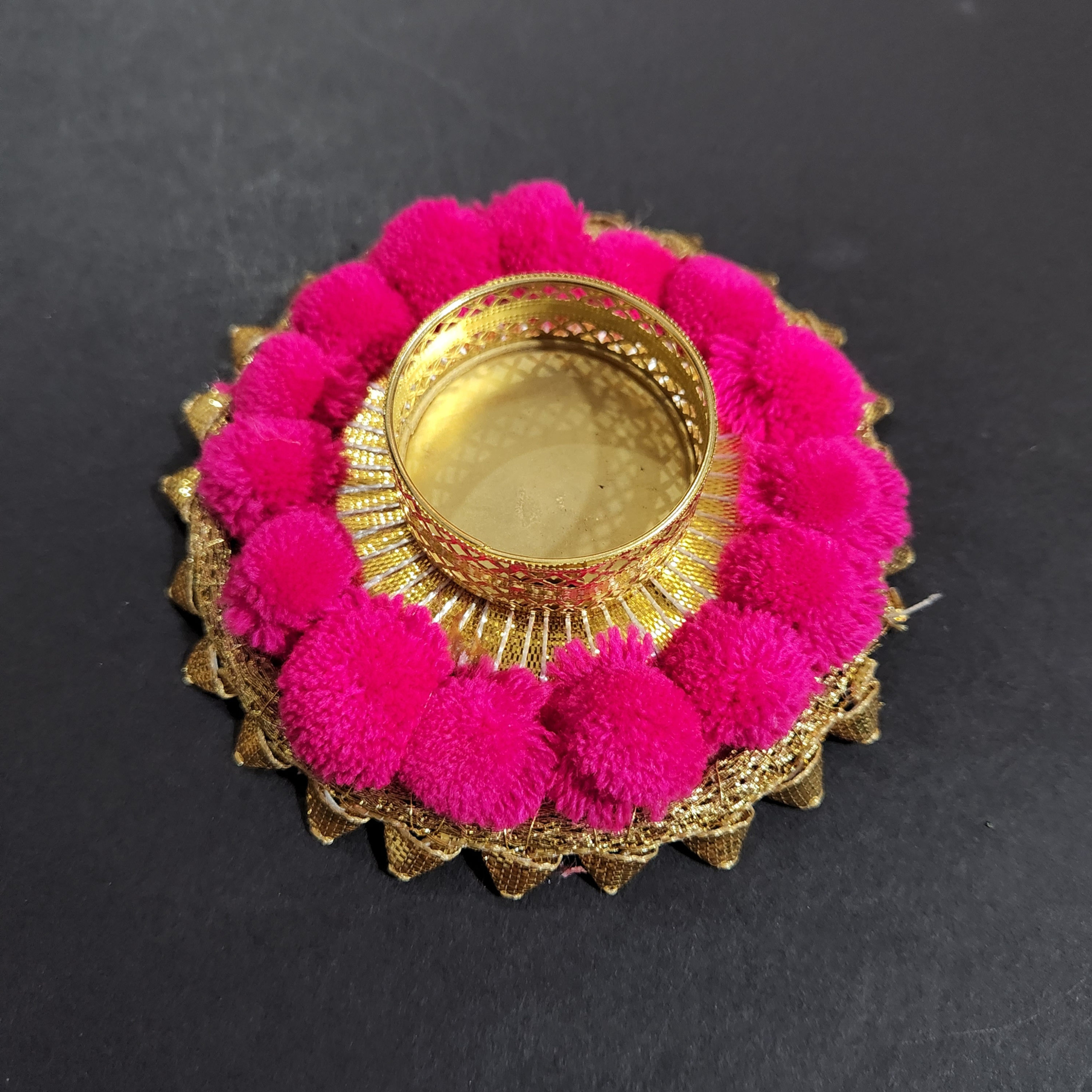 Pom pom T-light with MDF base