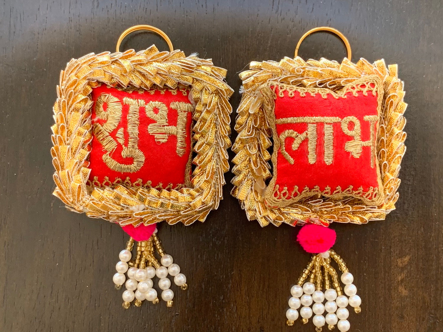 red color cushion shubh labh