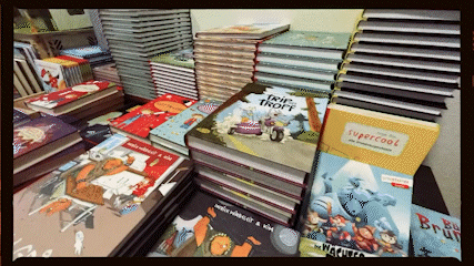 Auslage des OIdenburger Buchhandels und Verlags Isensee im PFL im Zuge der Kinder und Jugendbuchmesse KIBUM