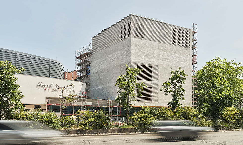 Ein Gebäude auf der Zielgeraden. Foto: Caspar Sessler / Stadtmuseum Oldenburg