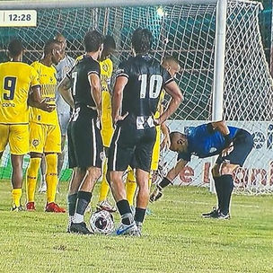 Botafogo vence Madureira por 2 a 0 e se aproxima do G-4 do Carioca.