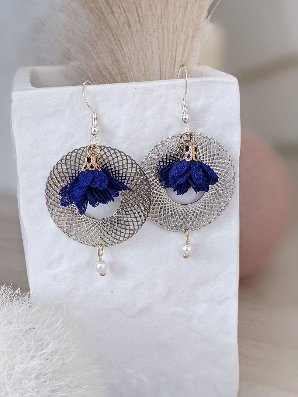 boucles d'oreilles fleur bleue