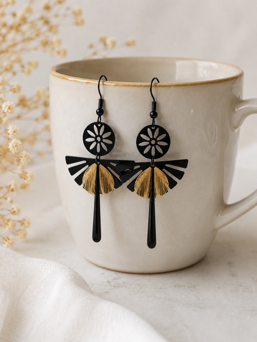 Boucles d’oreilles graphiques noir & or – Style art déco moderne