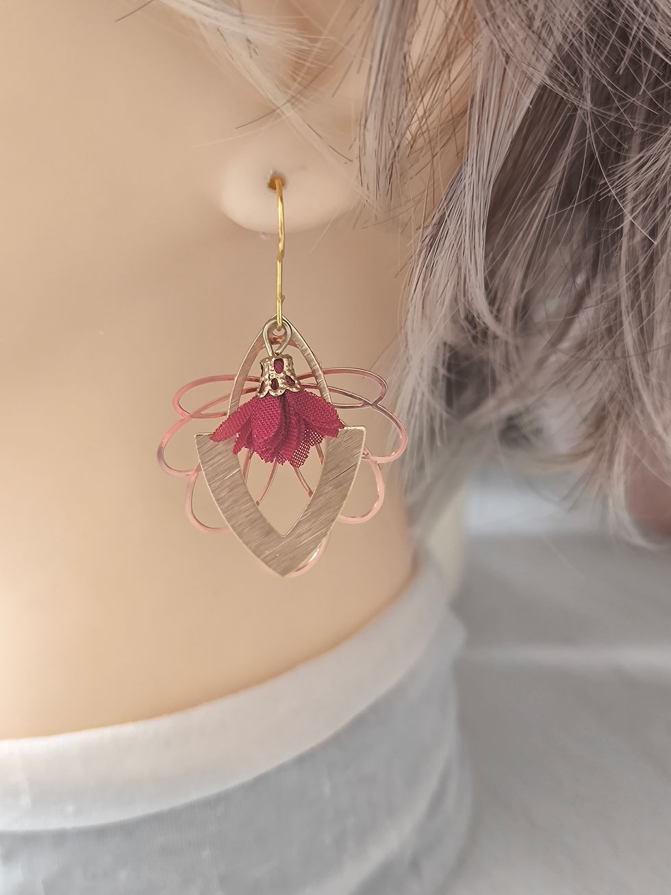 Miniature : boucles d'oreilles fleuries bordeaux