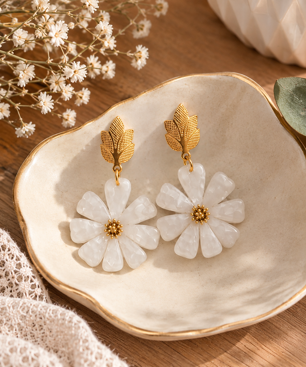 Miniature : boucles d'oreilles florales blanches