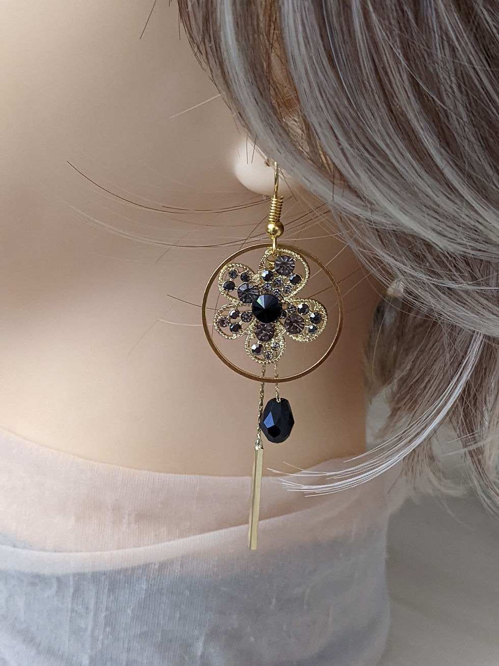 Miniature : boucles d'oreilles dorées fleur et strass
