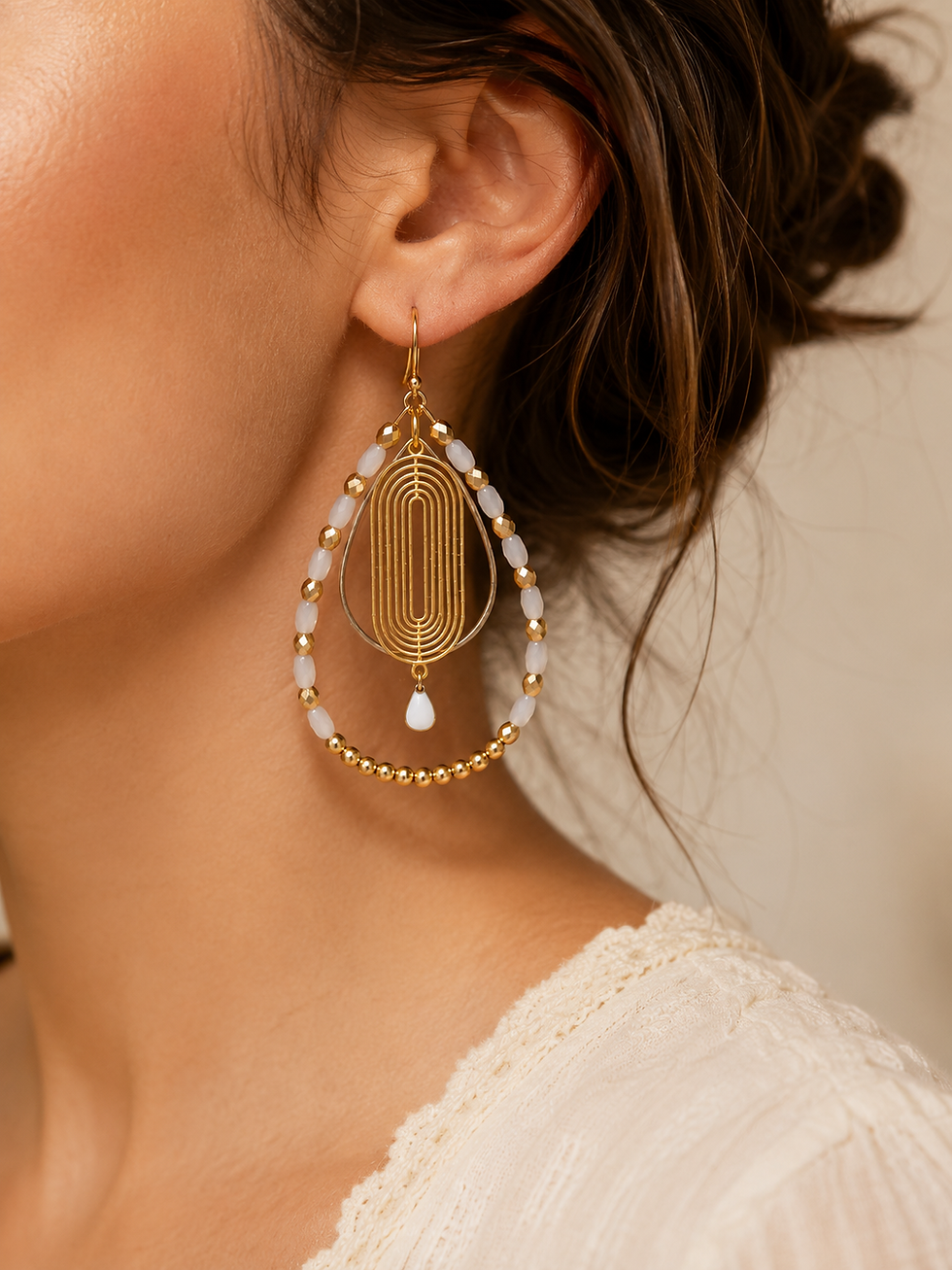 Miniature : boucles d'oreilles goutte blanche