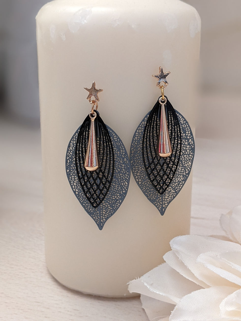 Miniature : boucles d'oreilles feuille bleue et noire