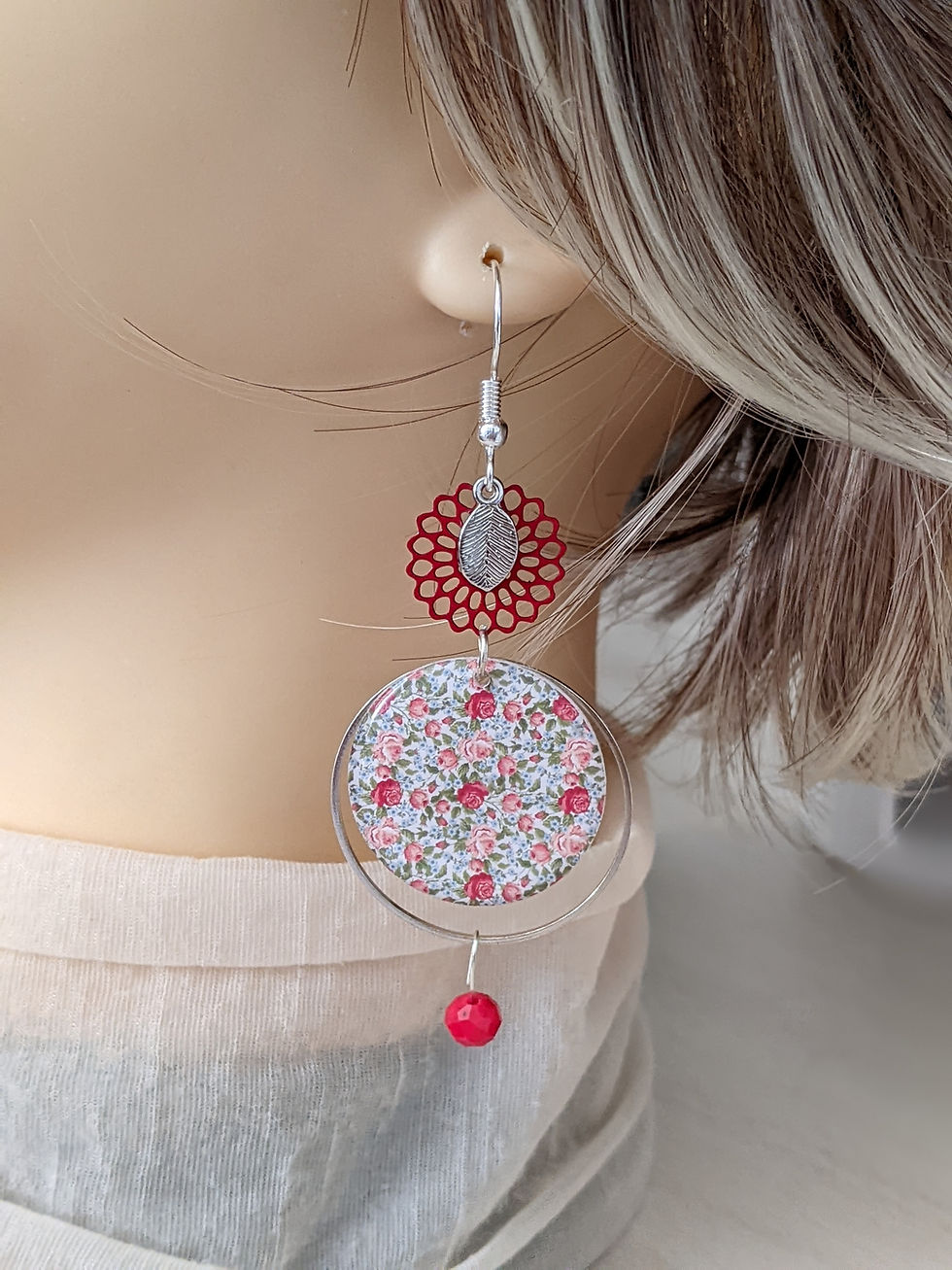 Miniature : boucles d'oreilles fantaisie fleurs rouges