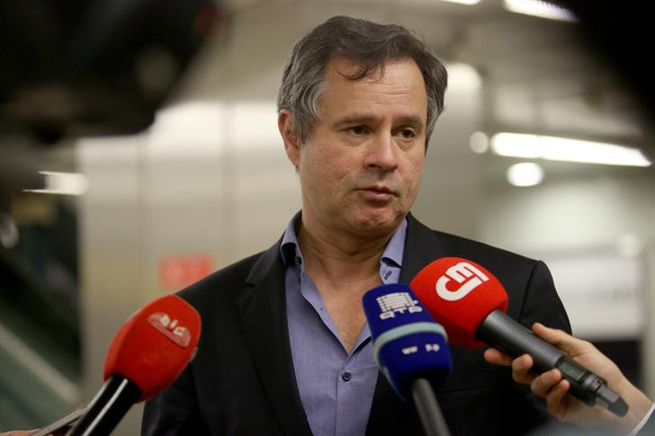 Lisboa, 08/11/2015 - Chegada de refugiados, esta tarde, ao aeroporto de Lisboa. Luís Gouveia, director nacional adjunto do SEF (Diana Quintela / Global Imagens) | DIANA QUINTELA / GLOBAL IMAGENS