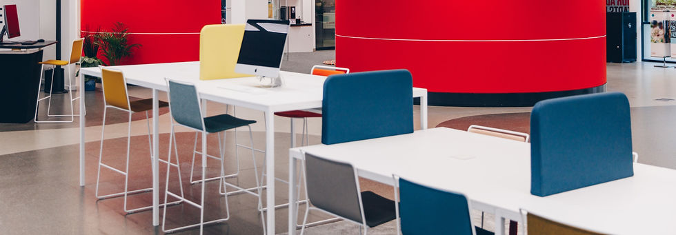 Sfeerfoto van de Multifuncionele tafels in de showroom van Canon