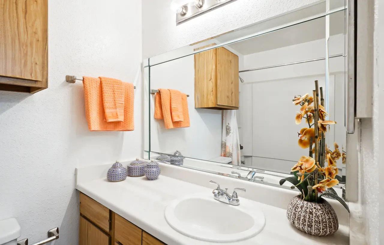 The Gardens Apartments Bathroom