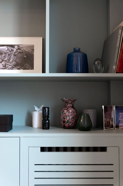 studio acp, rénovation, rénovation appartement, appartement parisien, architecte d'intérieur, architecte d'intérieur paris, architecte d'intérieur paris 15, rénovation paris, rénovation ile de France, bibliothèque sur mesure, bibliothèque, bibliothèque bleue, séjour parisien, salon bleu, rangement cheminée, bibliothèque cheminée, bleu, bleu vert