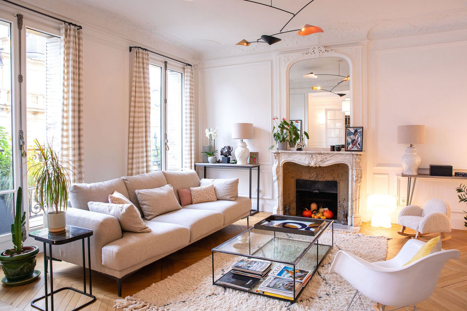 studio acp, rénovation, rénovation appartement, appartement parisien, architecte d'intérieur, architecte d'intérieur paris, architecte d'intérieur paris 15, rénovation paris, rénovation ile de France, haussmannien, salon, salon beige, salon clair, canapé clair, rideau beige, rideau clair, séjour parisien, salon parisien, salon moderne paris