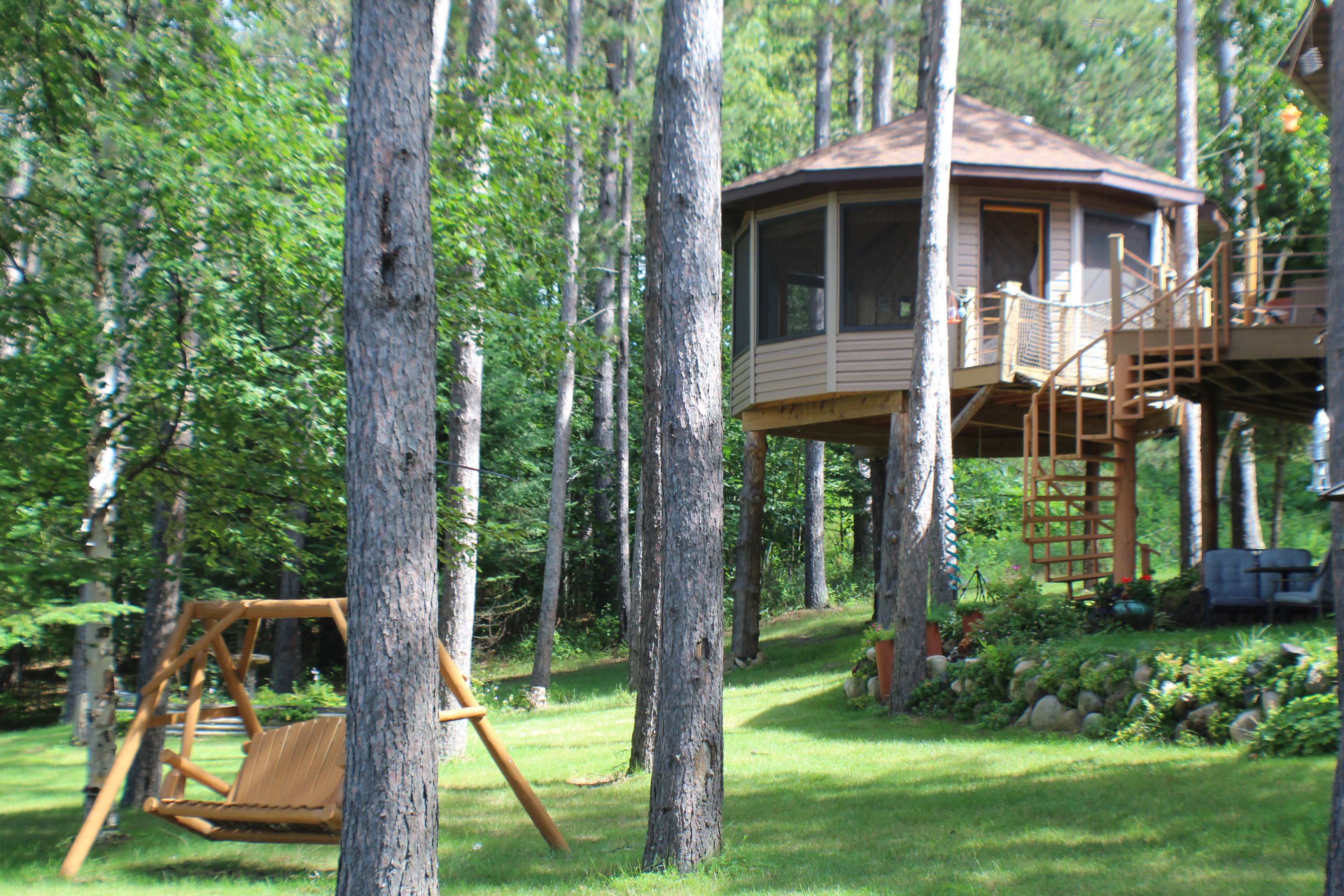 lake treehouse rental, MN_