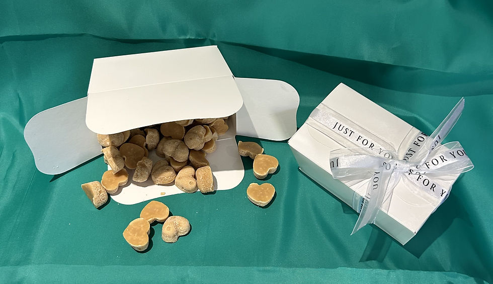 500g Scottish Tablet box - with heart shaped pieces along side gift box on green background