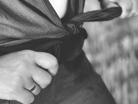 Easy Hacks to Style Your Shirt Differently in Hot Weather