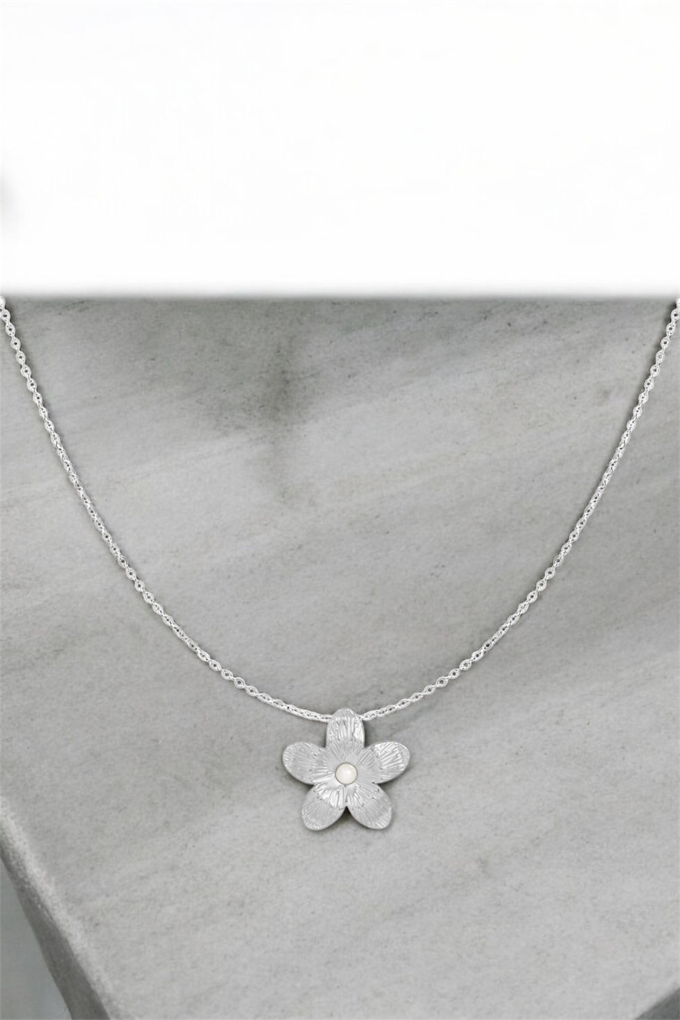 Thumbnail: Necklace blossom burst